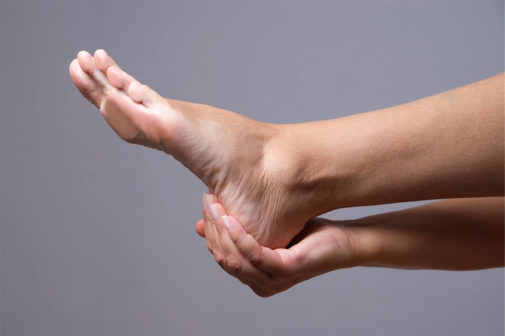 Causes of heel pain on bottom of on sale foot